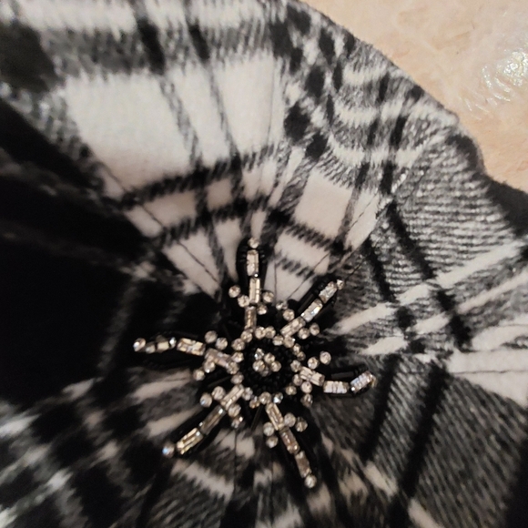 Badgley Mischka hat bnwt - Picture 4 of 6